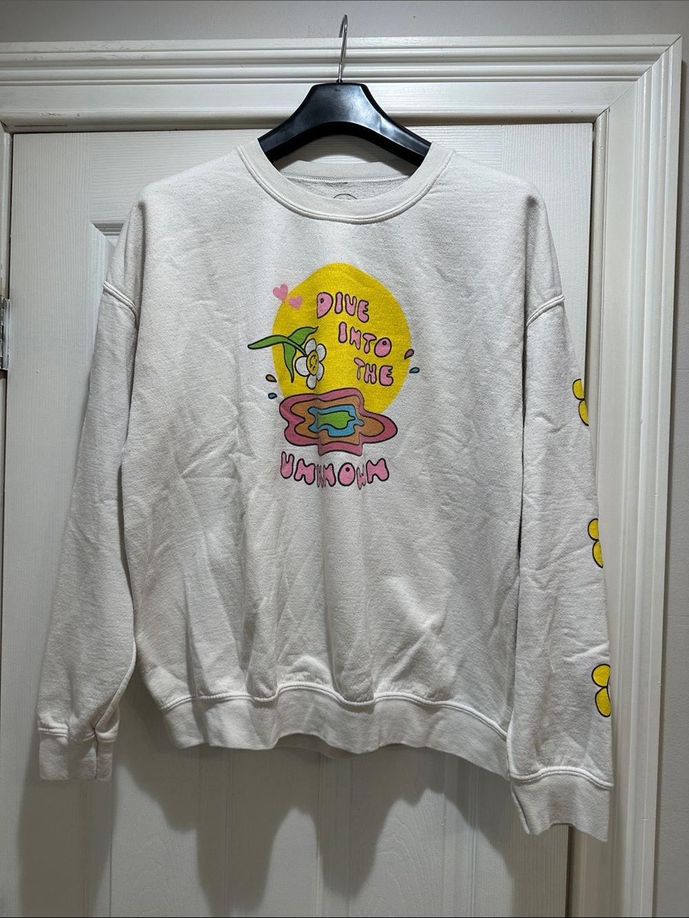 PacSun Cream Graphic Crewneck Sweatshirt with Yellow & Pink Accents